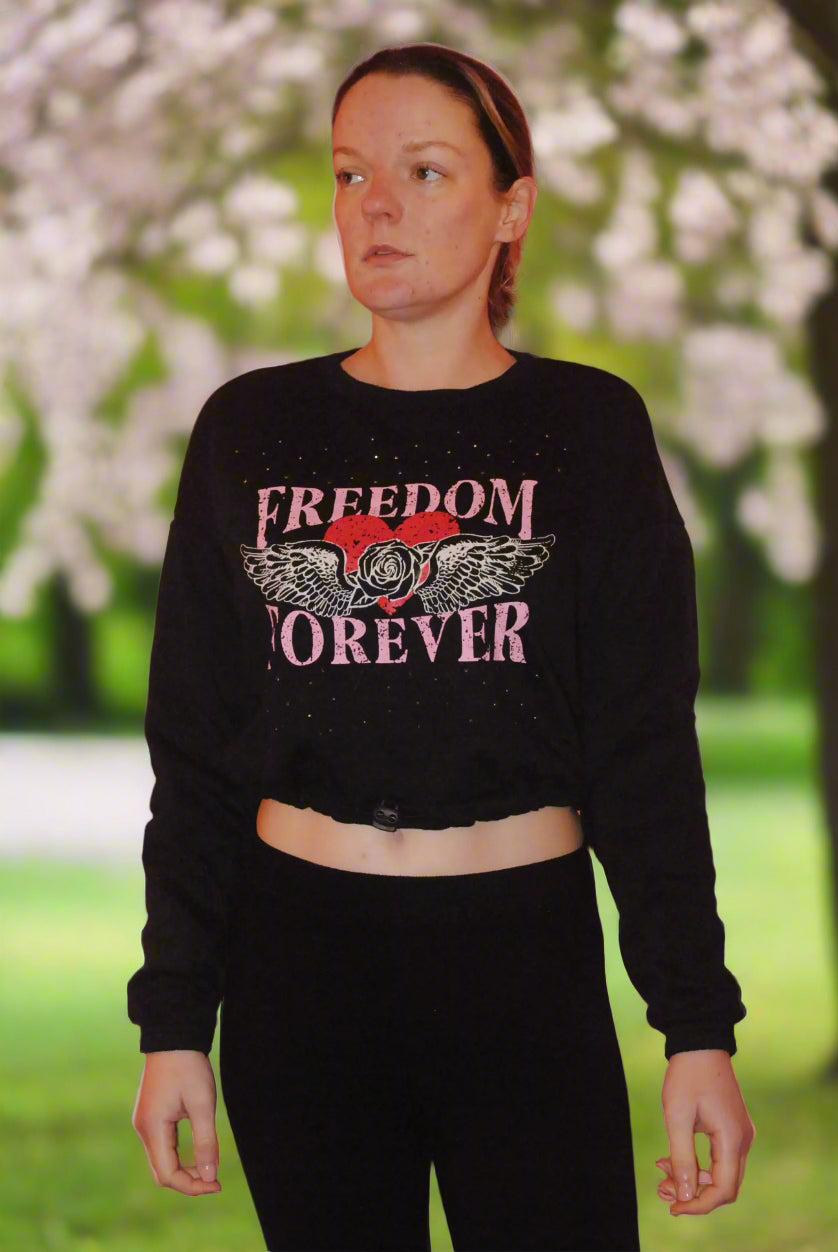 New Look Girls Crop Sweatshirt - Age 12-13 Years - Black 'Freedom Forever'