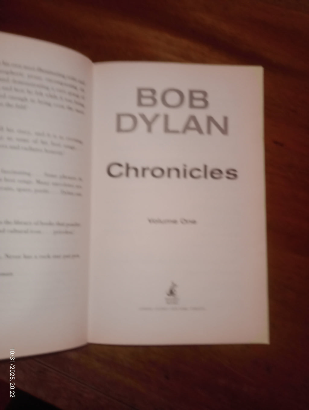 Chronicles: Volume One memoir by the American singer-songwriter Bob Dylan. Pb c2004