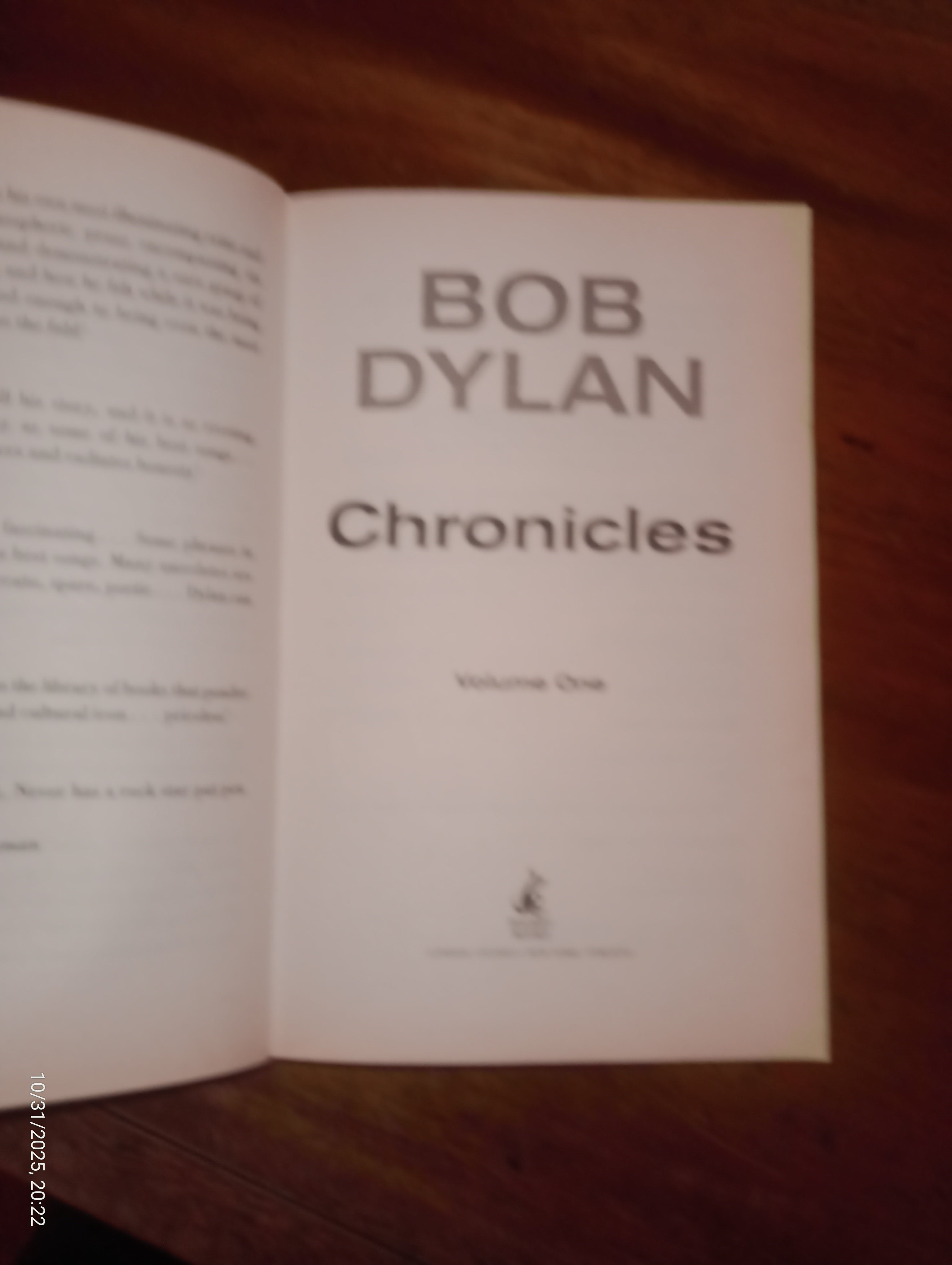Chronicles: Volume One memoir by the American singer-songwriter Bob Dylan. Pb c2004