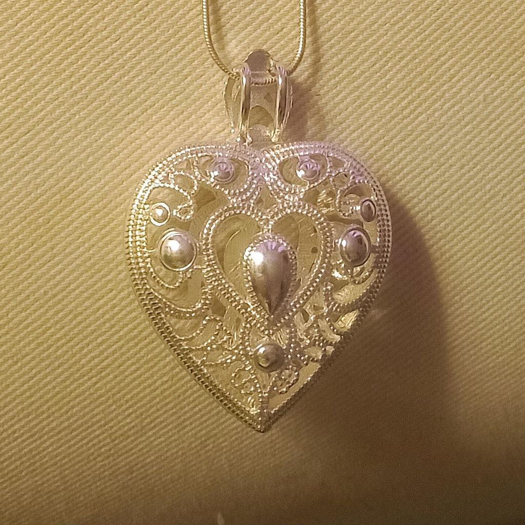 Silver-Tone Filigree Heart Pendant Necklace | Ornate Openwork Design | 22cm Chain