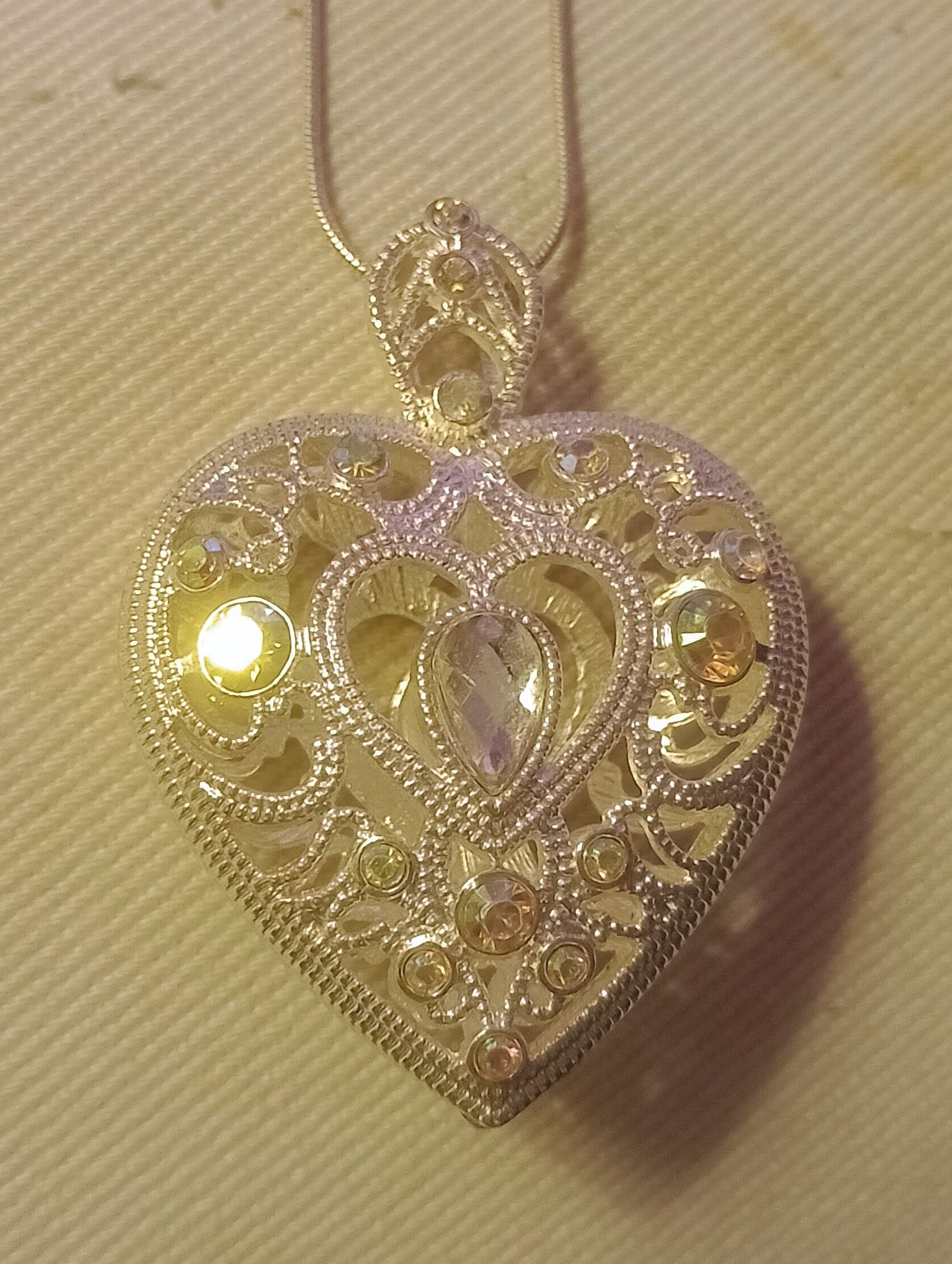 Silver-Tone Filigree Heart Pendant Necklace | Ornate Openwork Design | 22cm Chain