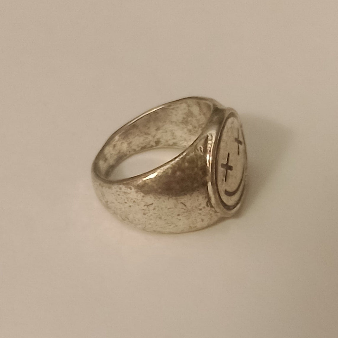 Grunge Smiley Face Signet Ring – Nirvana Style, Q Size