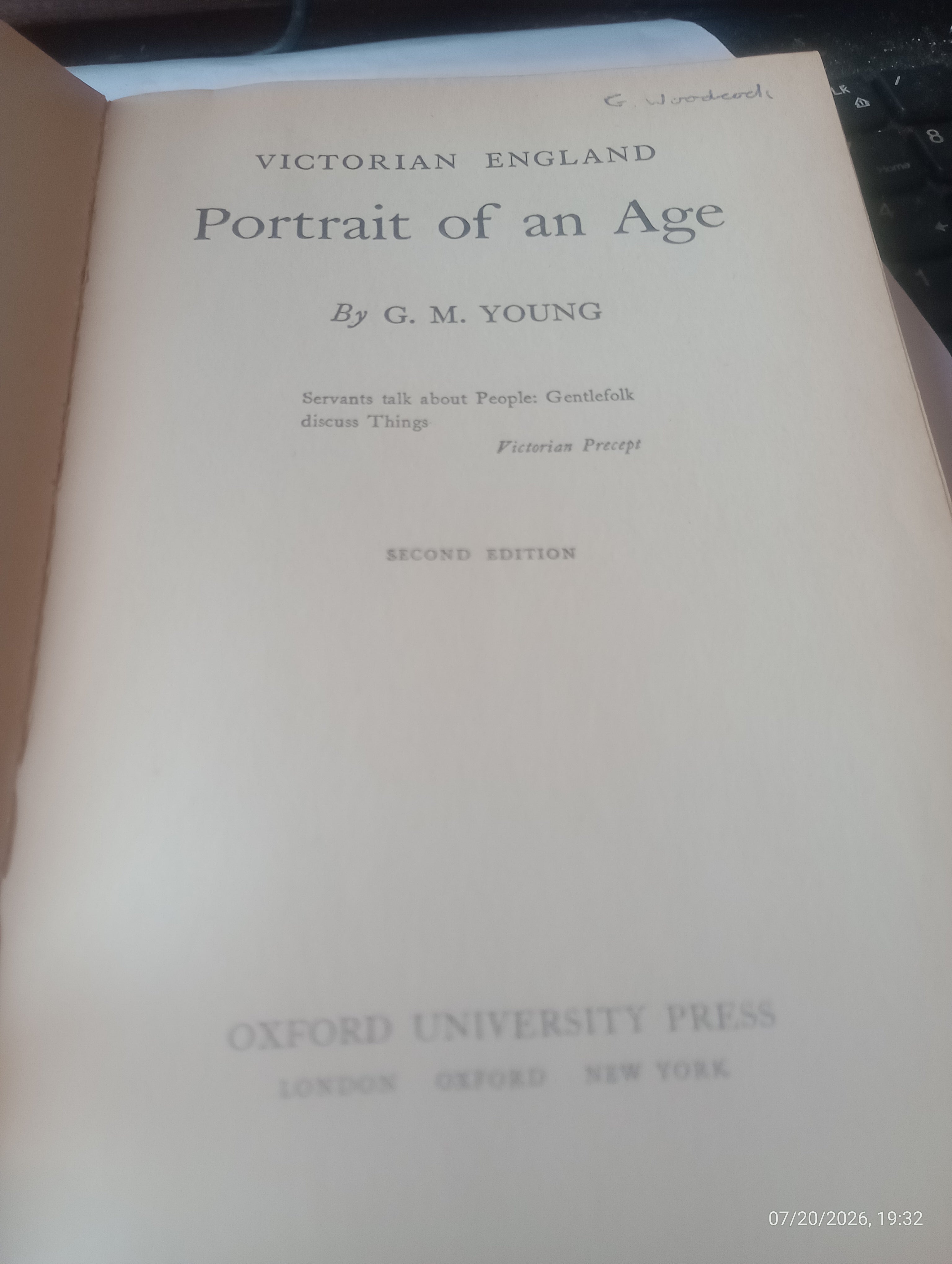 Victorian England: Portrait of an Age - G. M. Young Pb