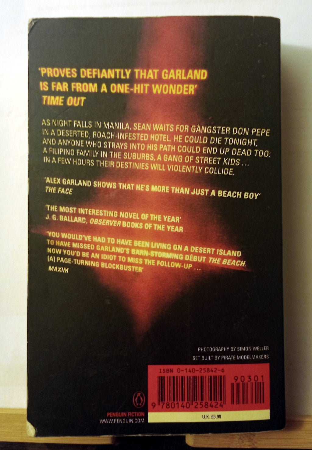 The Tesseract-Alex Garland, 9780140258424