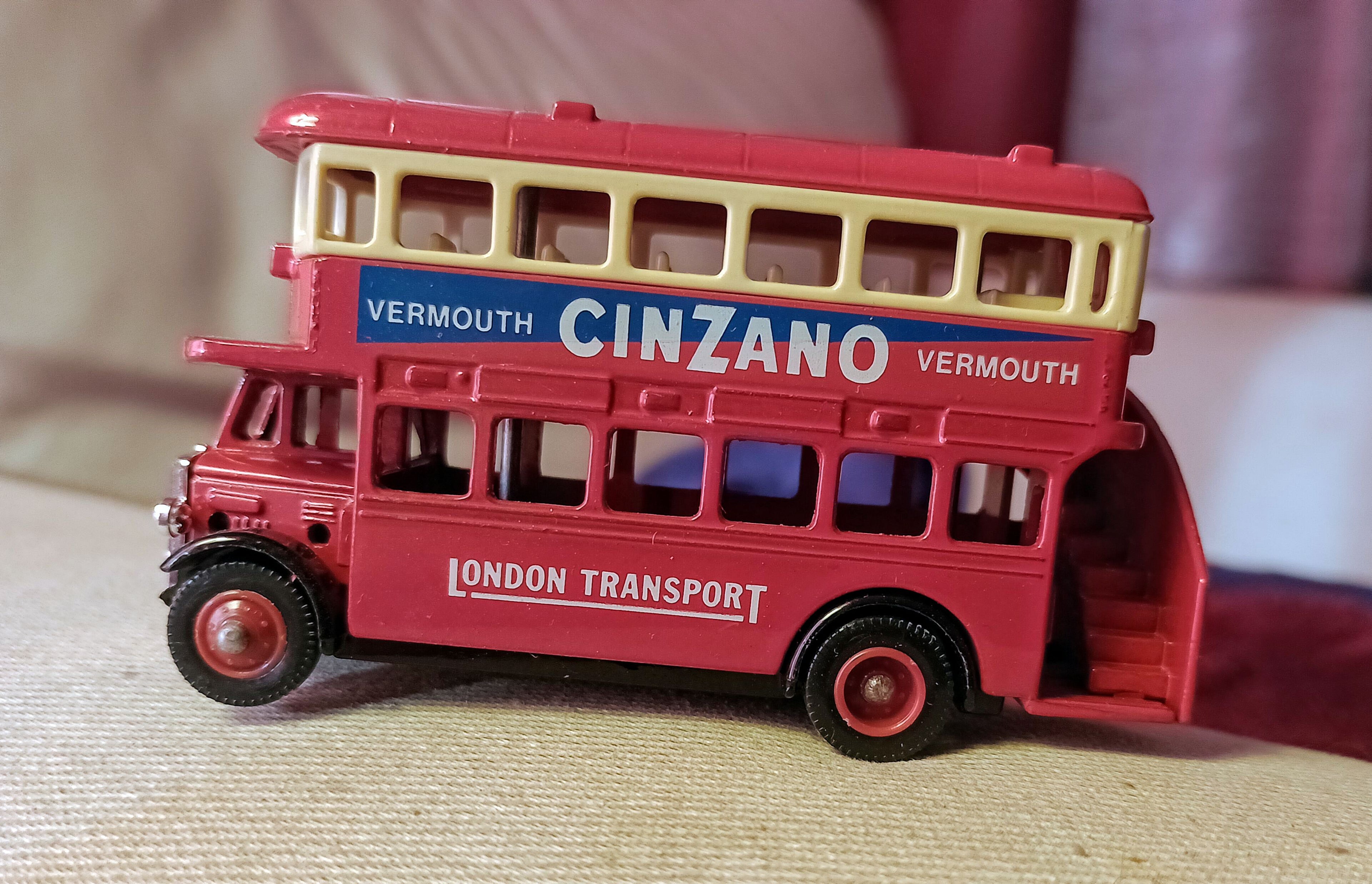 Lledo Days Gone DG15 die-cast model of a 1932 AEC Regent Double Decker Bus